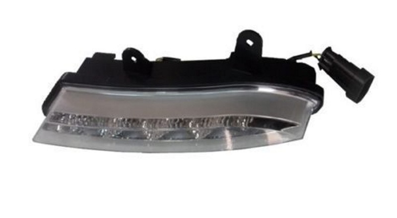 LUZ DE DÍA DERECHA AIXAM  8AY152